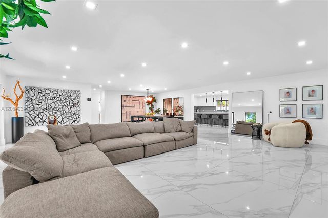 8820 SW 182nd Ter, Palmetto Bay, FL 33157