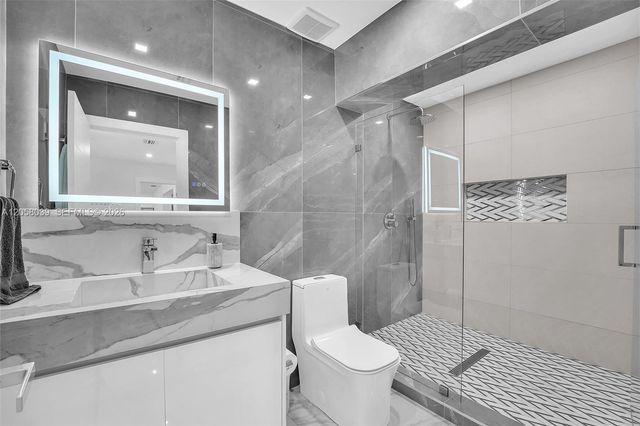 8820 SW 182nd Ter, Palmetto Bay, FL 33157