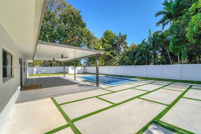 8820 SW 182nd Ter, Palmetto Bay, FL 33157