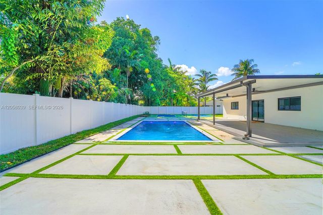 8820 SW 182nd Ter, Palmetto Bay, FL 33157