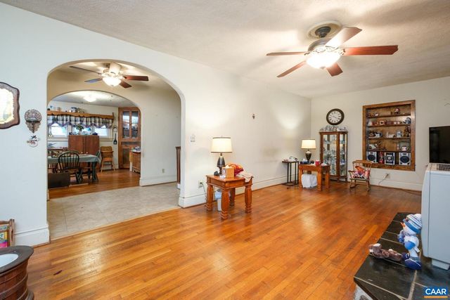 132 S CHARLOTTE AVE, Waynesboro, VA 22980