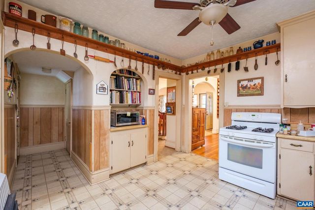 132 S CHARLOTTE AVE, Waynesboro, VA 22980