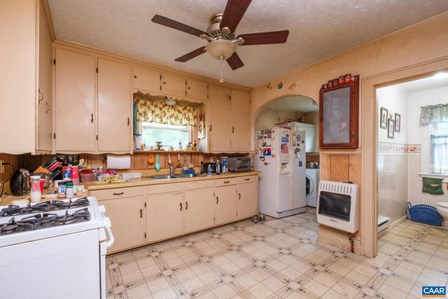 132 S CHARLOTTE AVE, Waynesboro, VA 22980