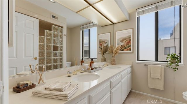 1140 E Ocean, Long Beach, CA 90802