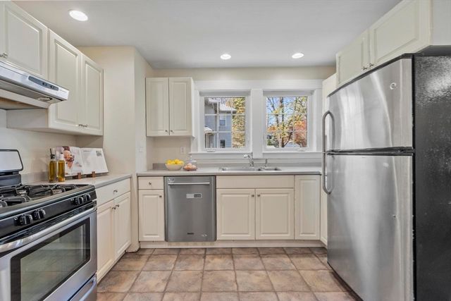 54 Pratt St, Reading, MA 01867