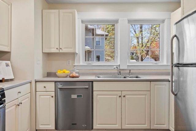 54 Pratt St, Reading, MA 01867