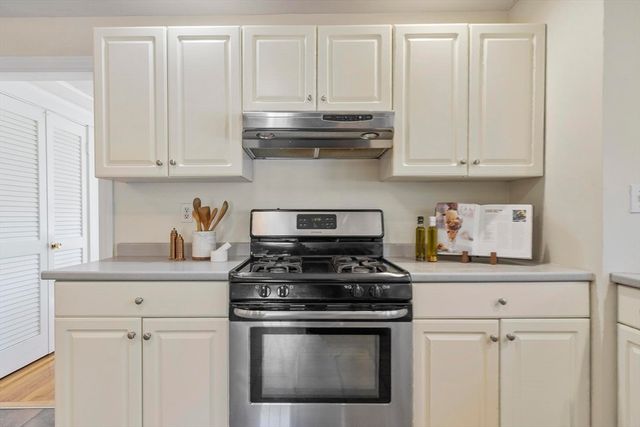 54 Pratt St, Reading, MA 01867