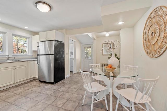 54 Pratt St, Reading, MA 01867