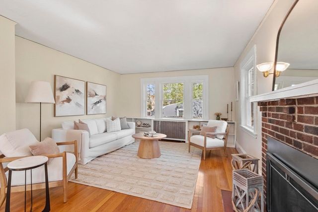 54 Pratt St, Reading, MA 01867