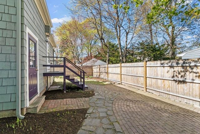 54 Pratt St, Reading, MA 01867