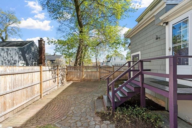 54 Pratt St, Reading, MA 01867