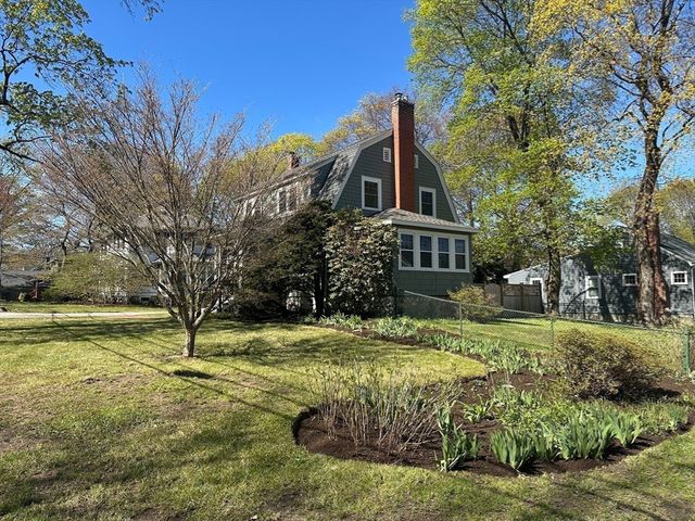 54 Pratt St, Reading, MA 01867