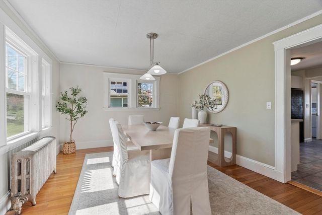 54 Pratt St, Reading, MA 01867