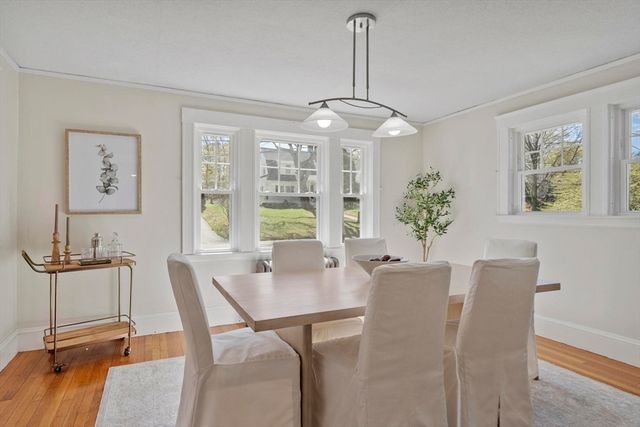 54 Pratt St, Reading, MA 01867