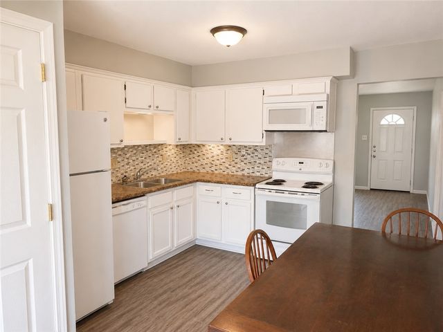 1613 Southwest Parkway, College Station, TX 77840