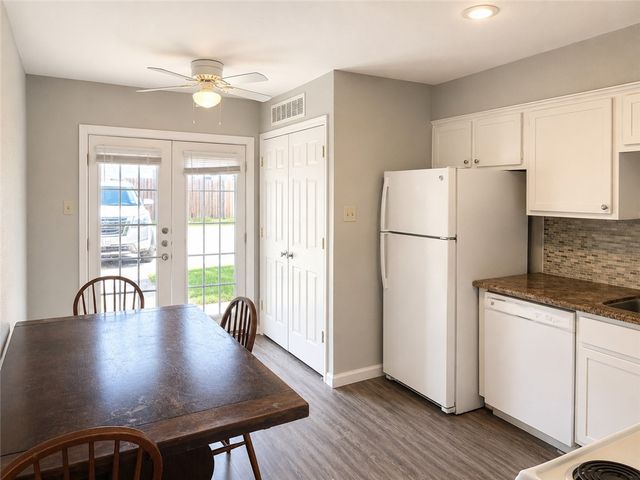 1613 Southwest Parkway, College Station, TX 77840