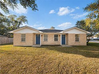 1613 Southwest Parkway, College Station, TX 77840