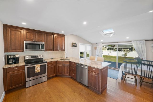 7 Rainbow Ter, Danvers, MA 01923