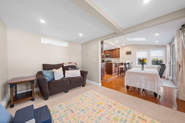 7 Rainbow Ter, Danvers, MA 01923