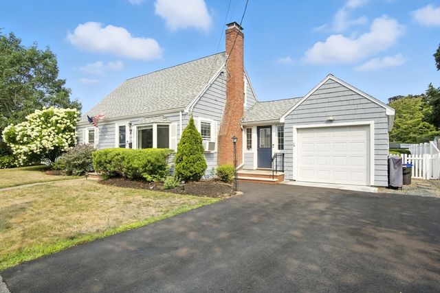 7 Rainbow Ter, Danvers, MA 01923