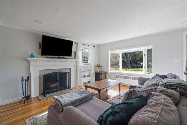 7 Rainbow Ter, Danvers, MA 01923