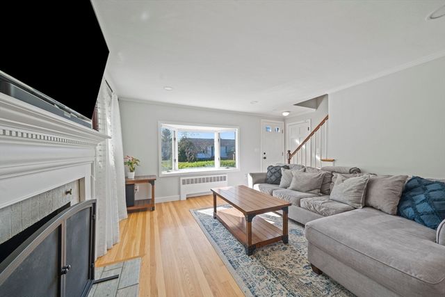 7 Rainbow Ter, Danvers, MA 01923