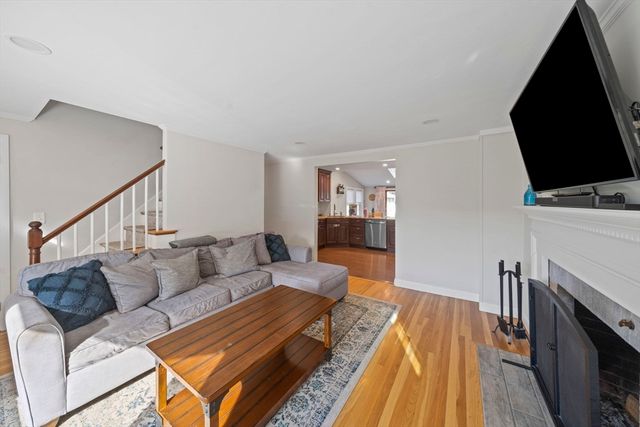 7 Rainbow Ter, Danvers, MA 01923