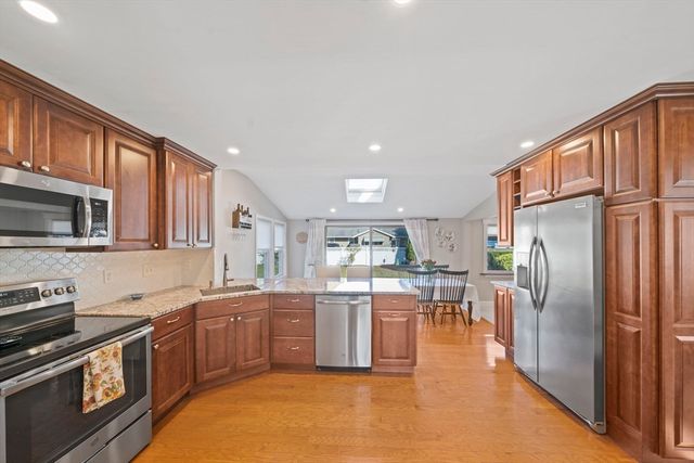 7 Rainbow Ter, Danvers, MA 01923