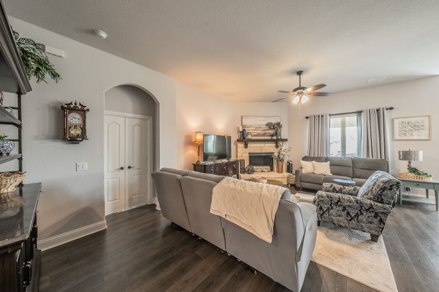 1036 Kingston Drive, Godley, TX 76044
