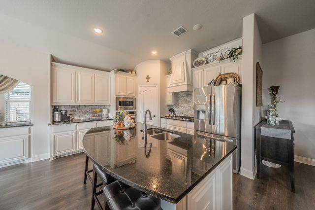 1036 Kingston Drive, Godley, TX 76044