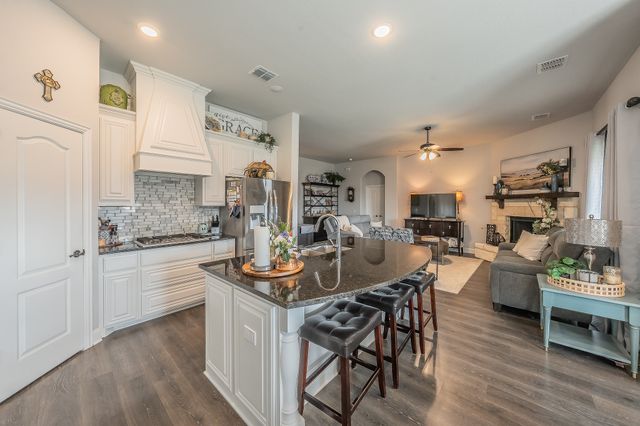 1036 Kingston Drive, Godley, TX 76044