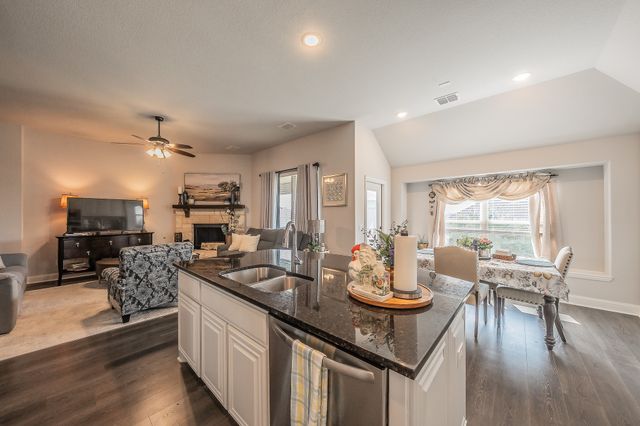 1036 Kingston Drive, Godley, TX 76044