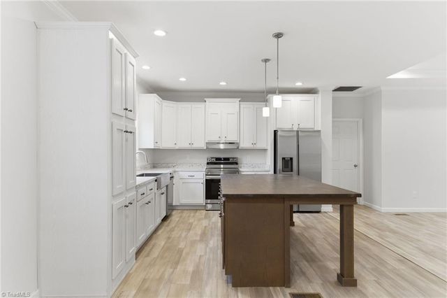 450 Hastings Hill Road, Kernersville, NC 27284