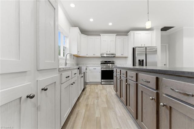 450 Hastings Hill Road, Kernersville, NC 27284