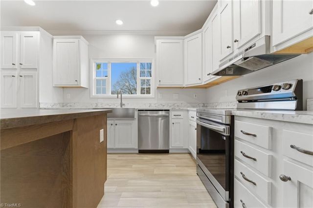 450 Hastings Hill Road, Kernersville, NC 27284