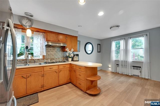35 Colling Avenue, Rochelle Park, NJ 07662
