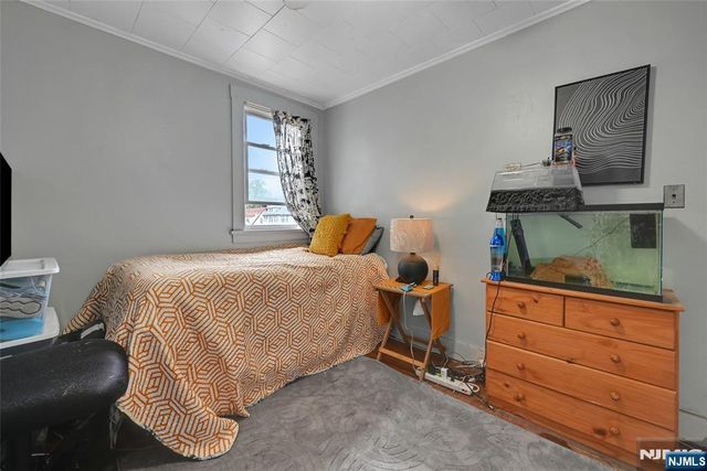 35 Colling Avenue, Rochelle Park, NJ 07662