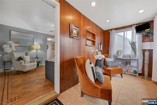 35 Colling Avenue, Rochelle Park, NJ 07662