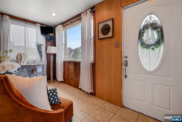 35 Colling Avenue, Rochelle Park, NJ 07662