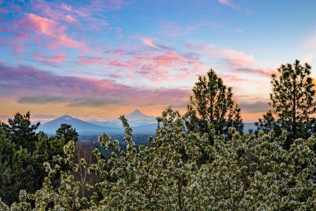 1265 NW Remarkable Drive, Bend, OR 97703