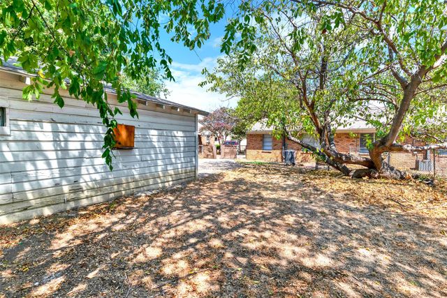 316 Hilltop Avenue B, Richardson, TX 75081