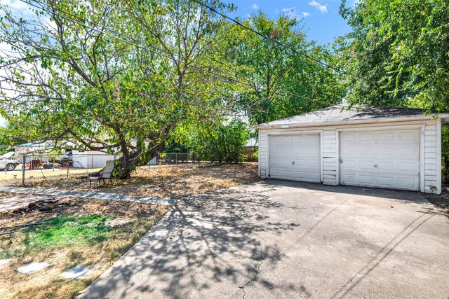 316 Hilltop Avenue B, Richardson, TX 75081