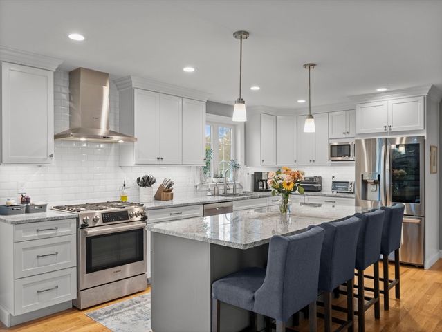 10 Greenville St, Billerica, MA 01821