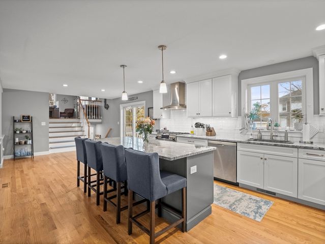 10 Greenville St, Billerica, MA 01821