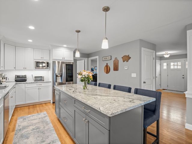 10 Greenville St, Billerica, MA 01821