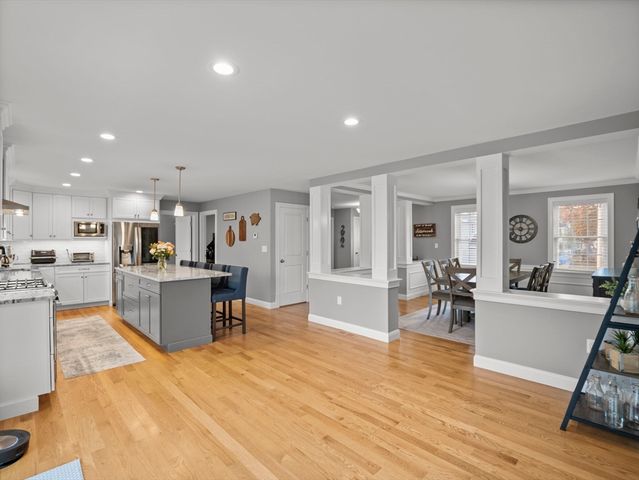 10 Greenville St, Billerica, MA 01821