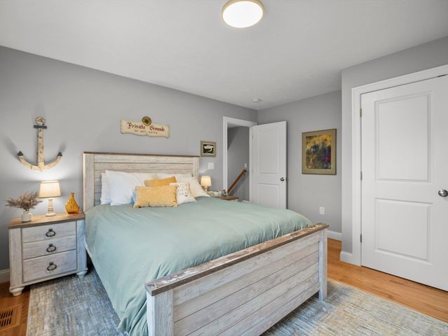 10 Greenville St, Billerica, MA 01821