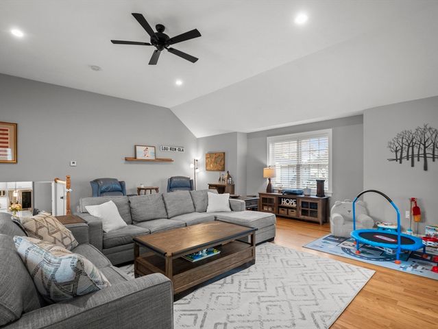 10 Greenville St, Billerica, MA 01821