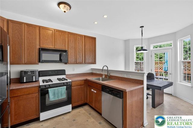 1071 King Way, Upper Macungie Twp, PA 18031