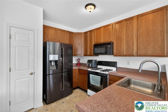 1071 King Way, Upper Macungie Twp, PA 18031